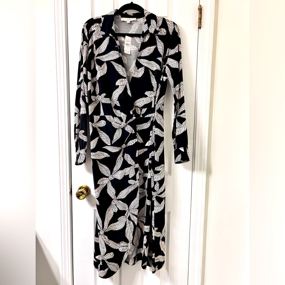 LOFT Black and White Sheath Dress with V-Neck and Long Sleeves